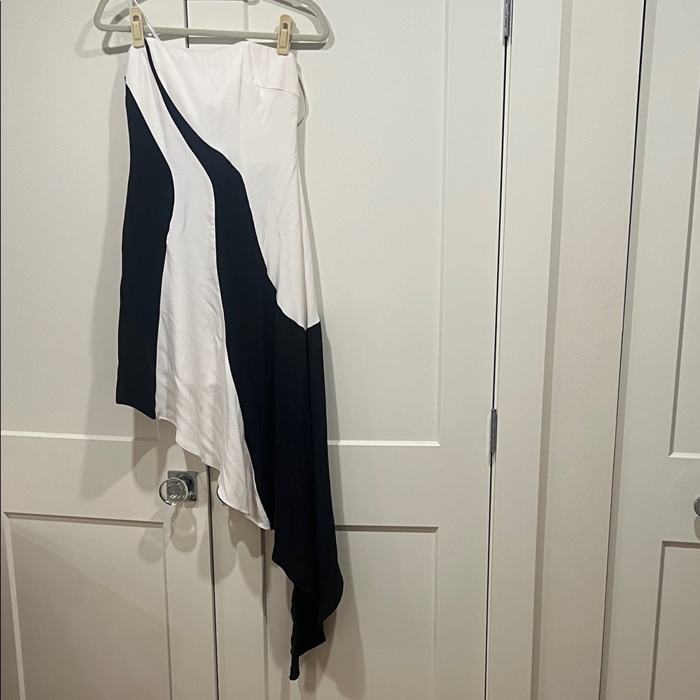 Silk Milly Black & White Asymmetrical Strapless Dress NWOT Size 2